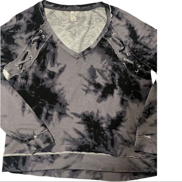 Mudd Tie Dye Long Sleeve V Neck Top - Picture 4 of 5